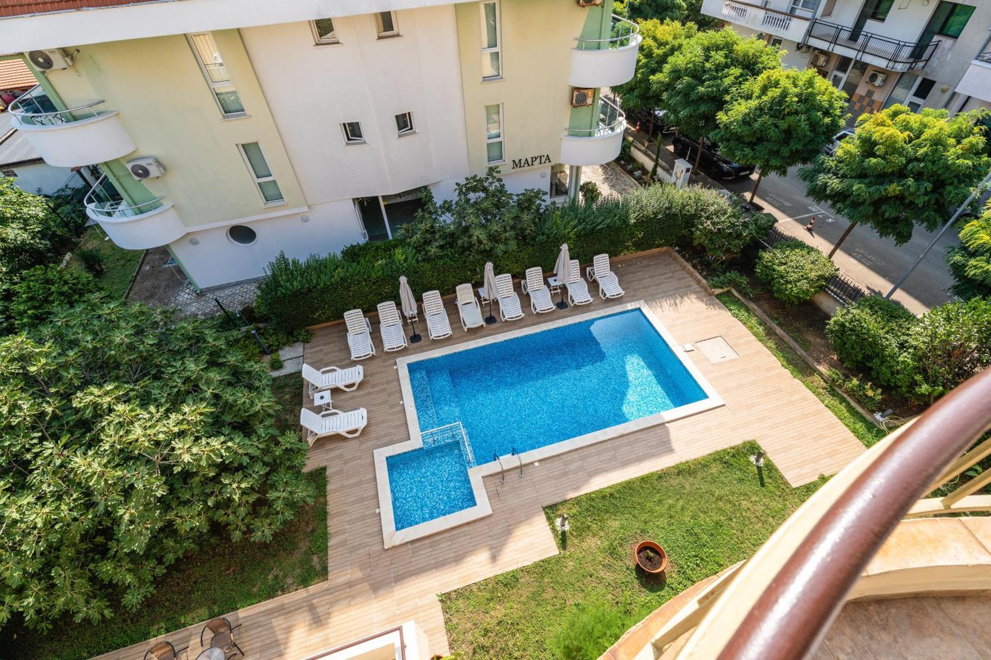 Hotel Milan Primorsko Luaran gambar
