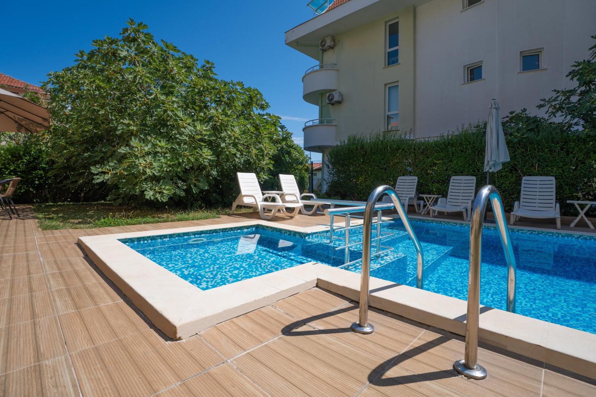 Hotel Milan Primorsko Luaran gambar
