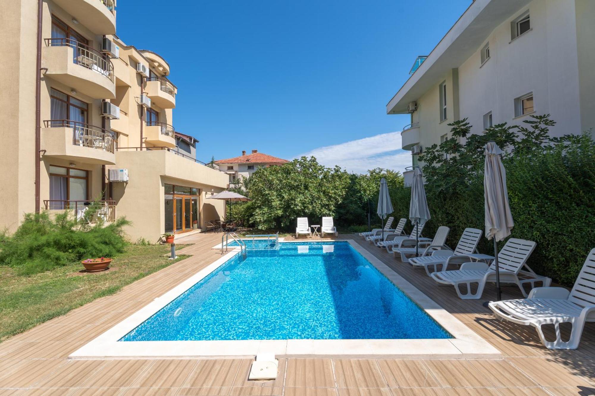 Hotel Milan Primorsko Luaran gambar
