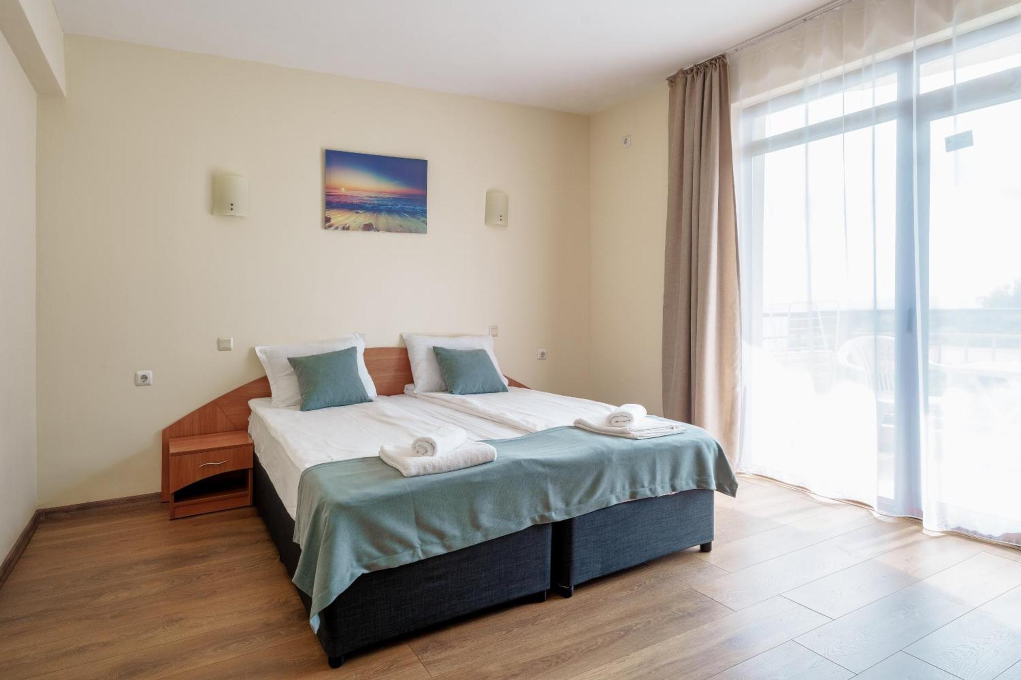 Hotel Milan Primorsko Luaran gambar