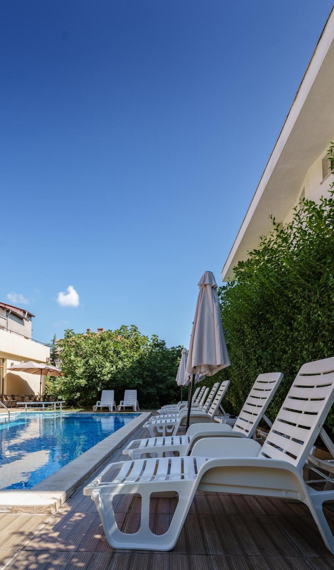 Hotel Milan Primorsko Luaran gambar