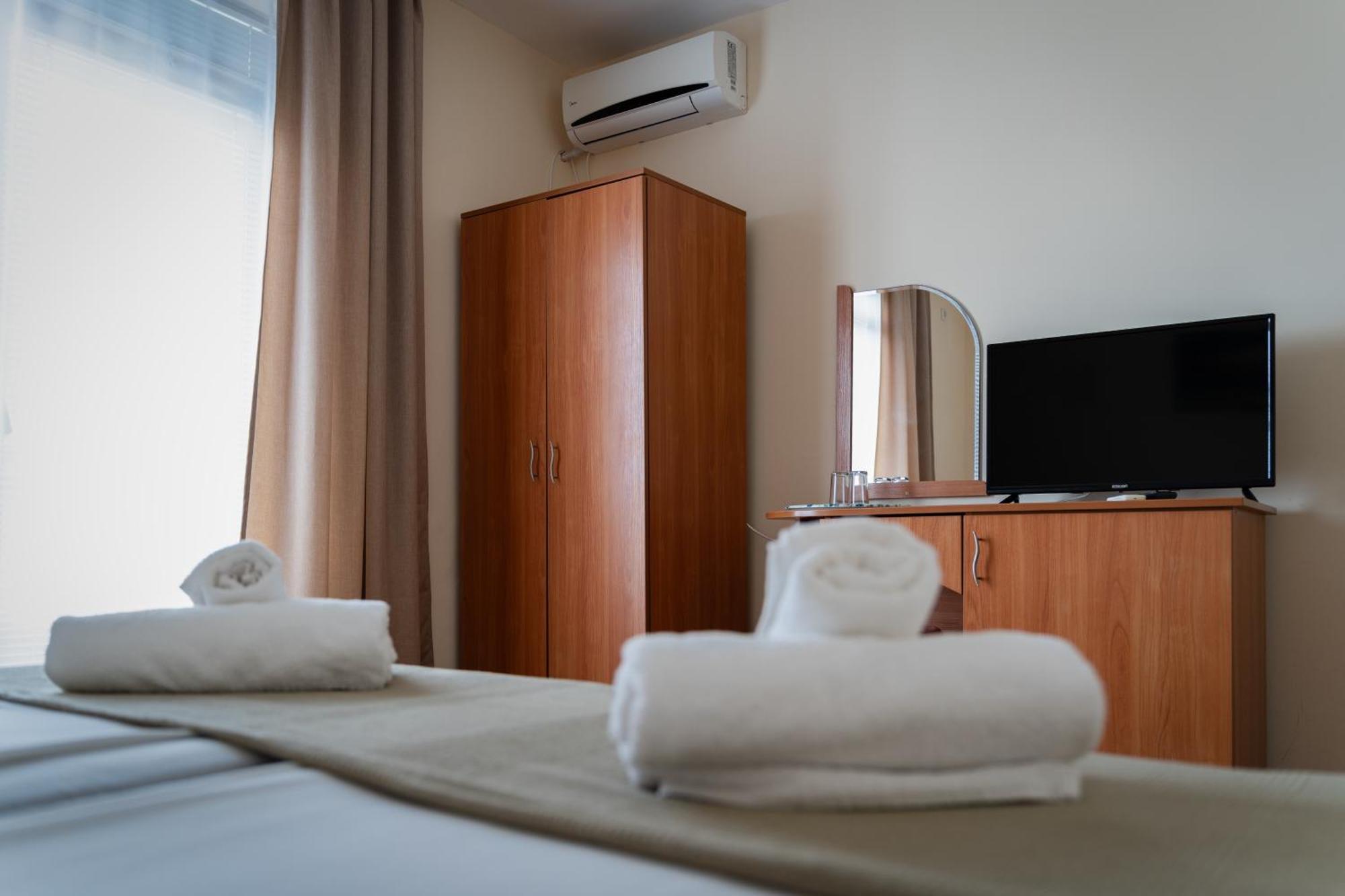 Hotel Milan Primorsko Luaran gambar