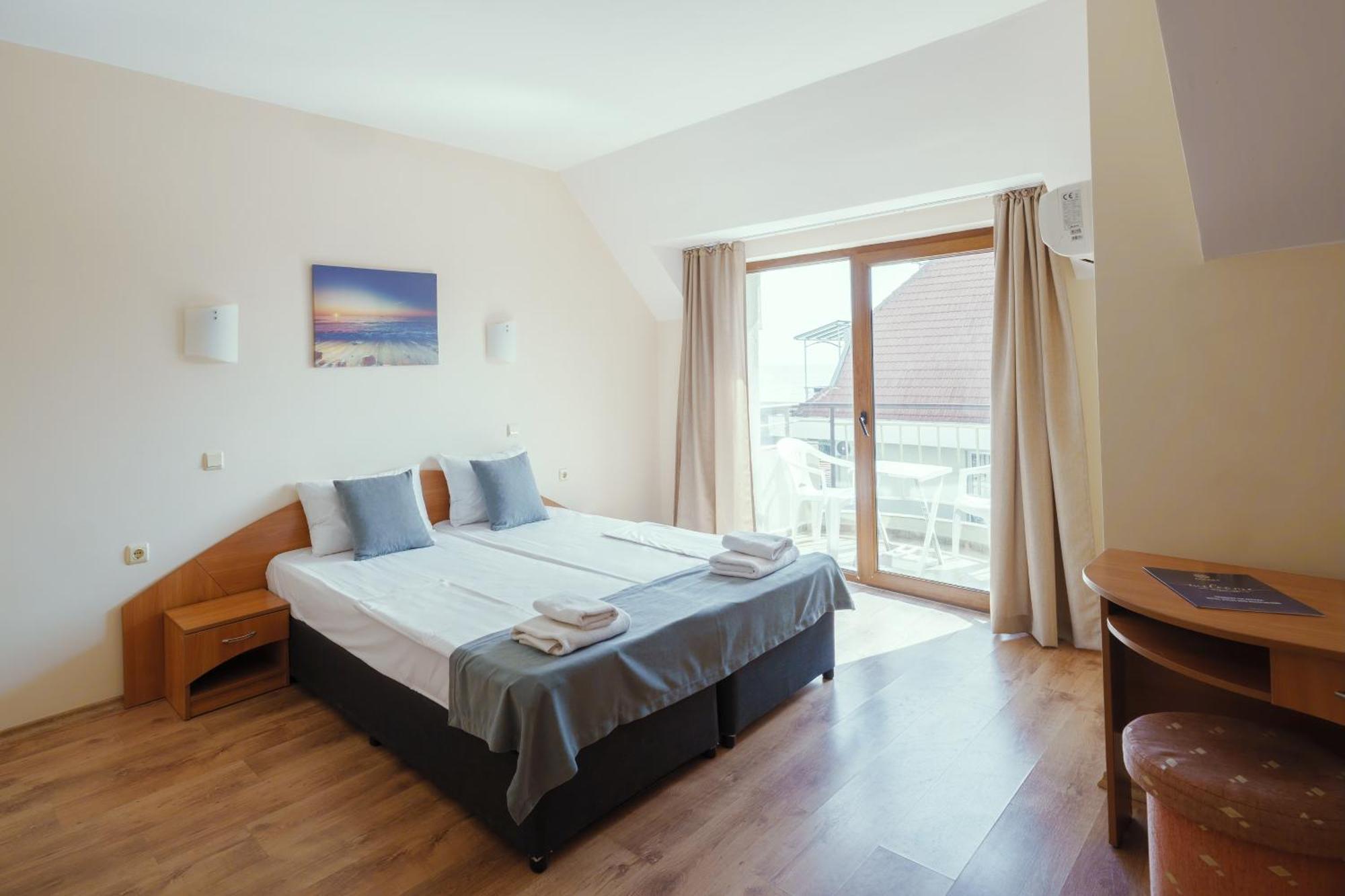 Hotel Milan Primorsko Luaran gambar