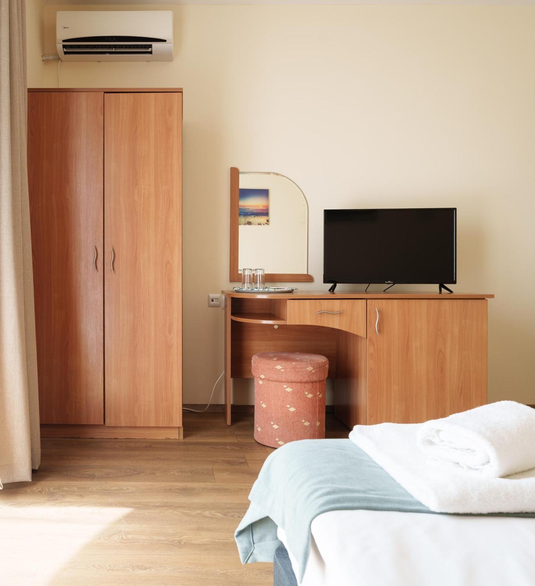 Hotel Milan Primorsko Luaran gambar