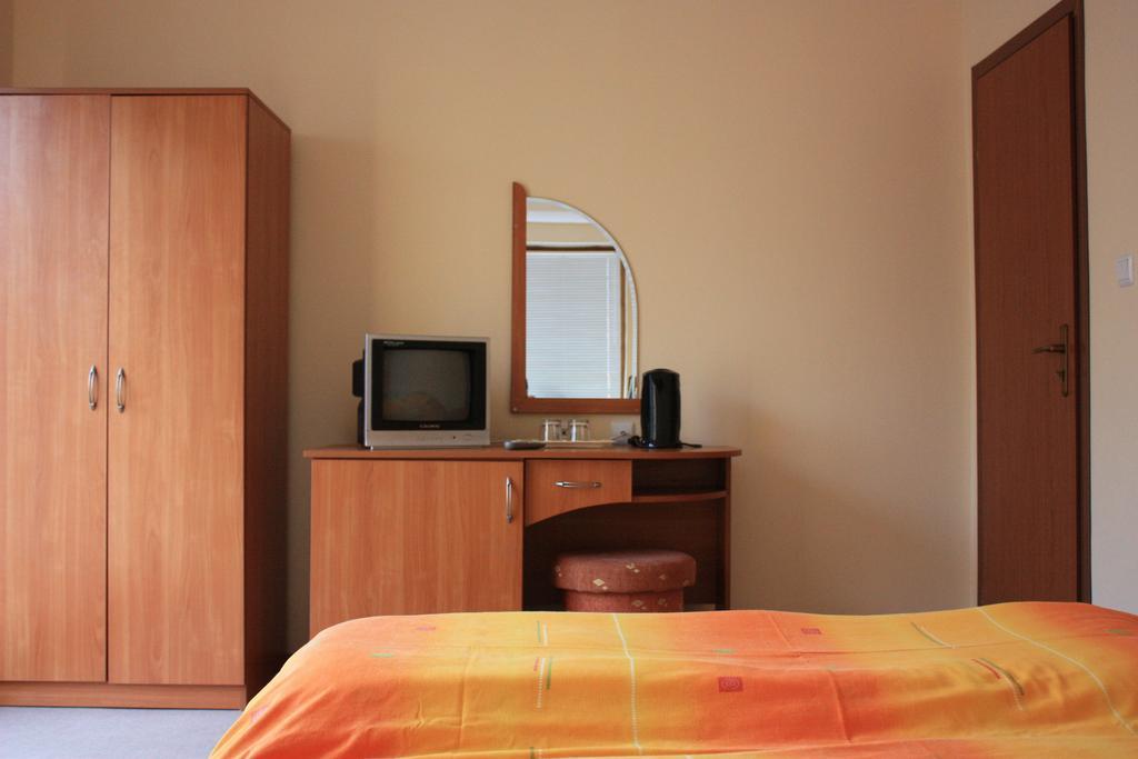 Hotel Milan Primorsko Luaran gambar