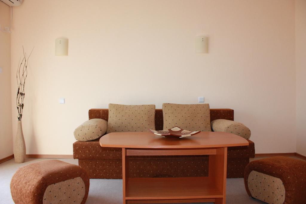 Hotel Milan Primorsko Luaran gambar