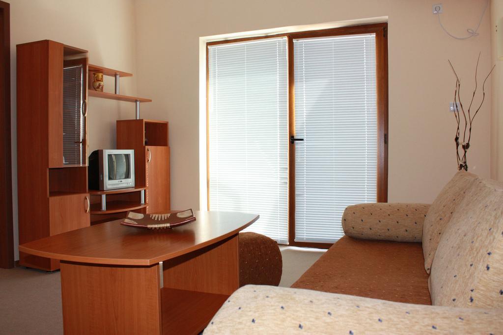 Hotel Milan Primorsko Luaran gambar