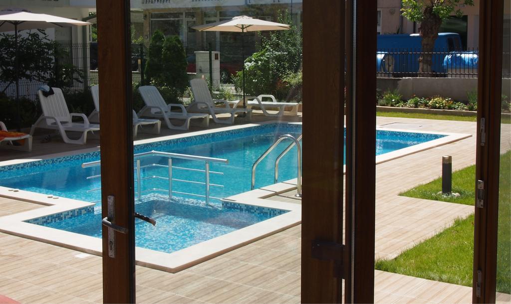 Hotel Milan Primorsko Luaran gambar
