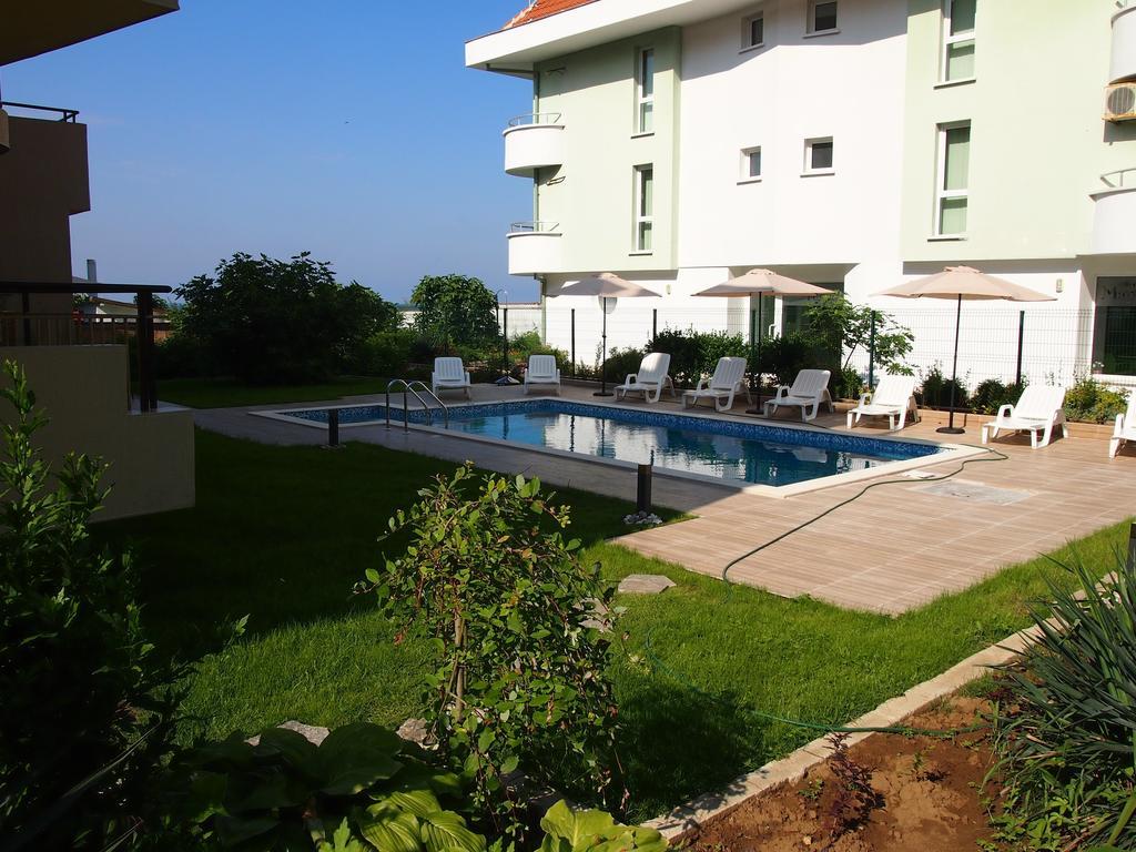Hotel Milan Primorsko Luaran gambar