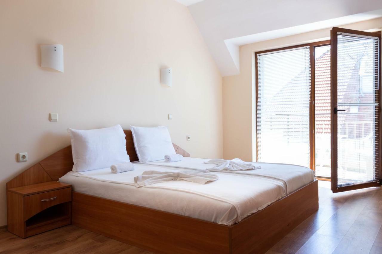 Hotel Milan Primorsko Luaran gambar