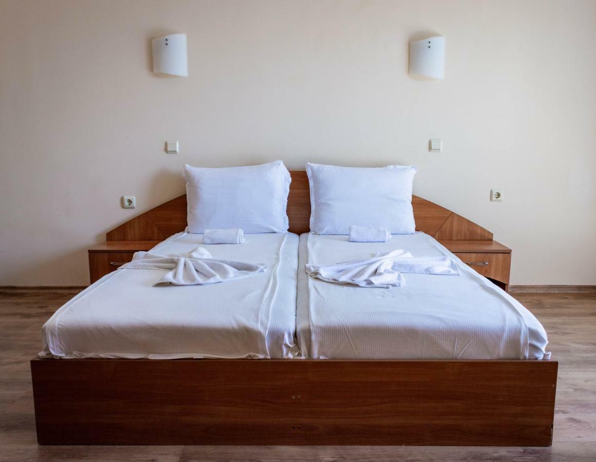 Hotel Milan Primorsko Luaran gambar